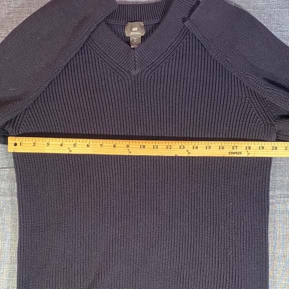 H&M Men’s Navy Blue V-Neck Sweater Size Small Regular Fit Cotton Blend - Picture 6 of 9
